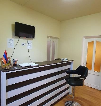 Tempus Hotel-Hostel Jerevan Buitenkant foto