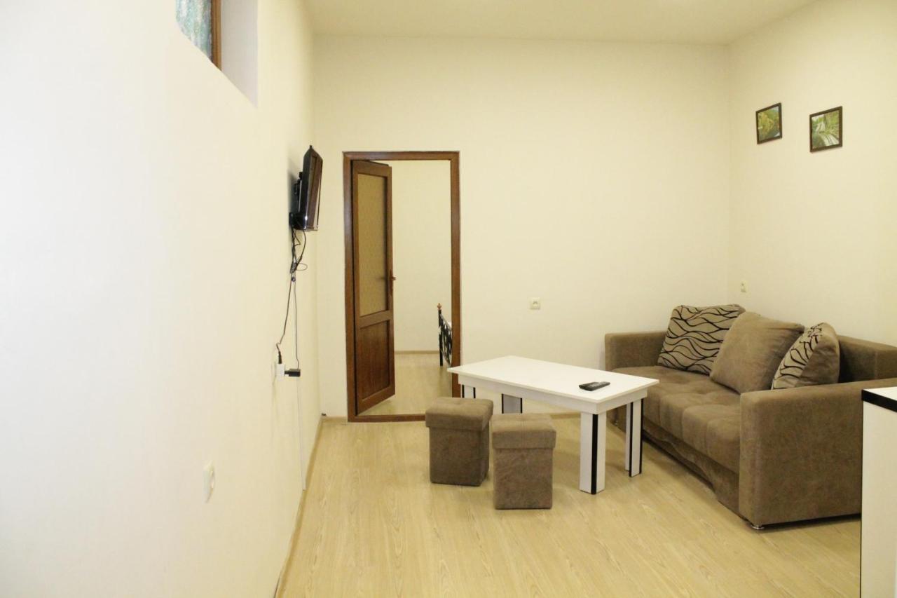 Tempus Hotel-Hostel Jerevan Buitenkant foto