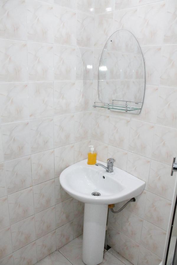 Tempus Hotel-Hostel Jerevan Buitenkant foto
