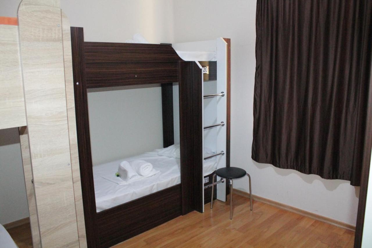 Tempus Hotel-Hostel Jerevan Buitenkant foto