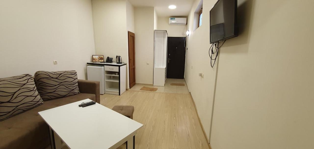 Tempus Hotel-Hostel Jerevan Buitenkant foto