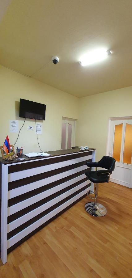Tempus Hotel-Hostel Jerevan Buitenkant foto