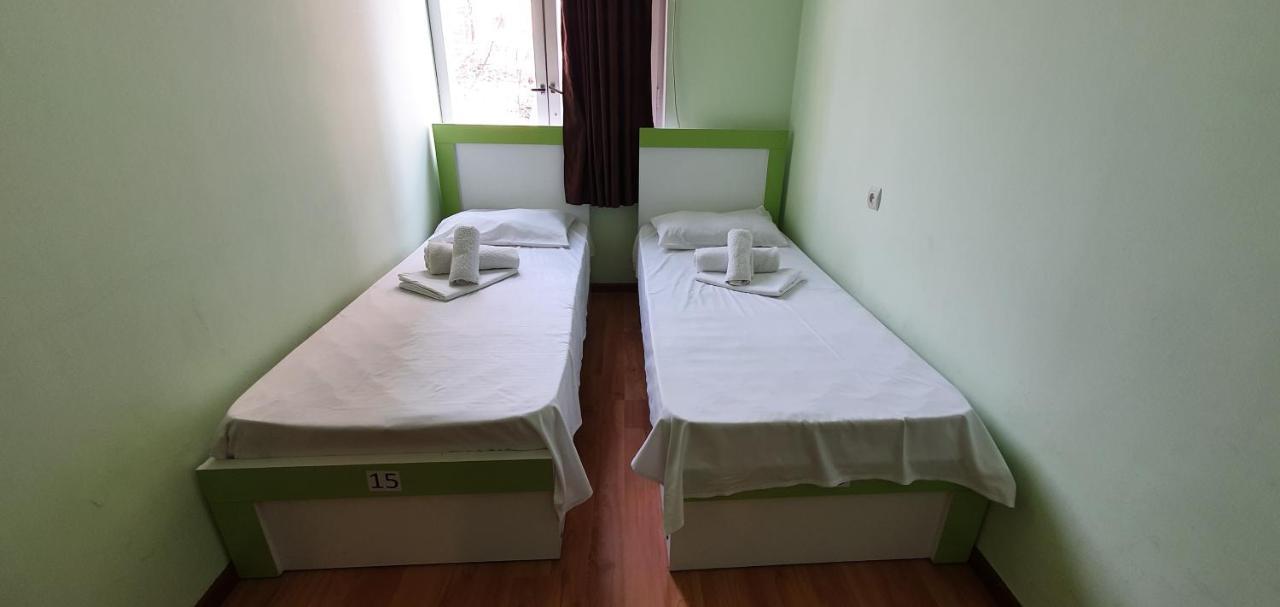 Tempus Hotel-Hostel Jerevan Buitenkant foto