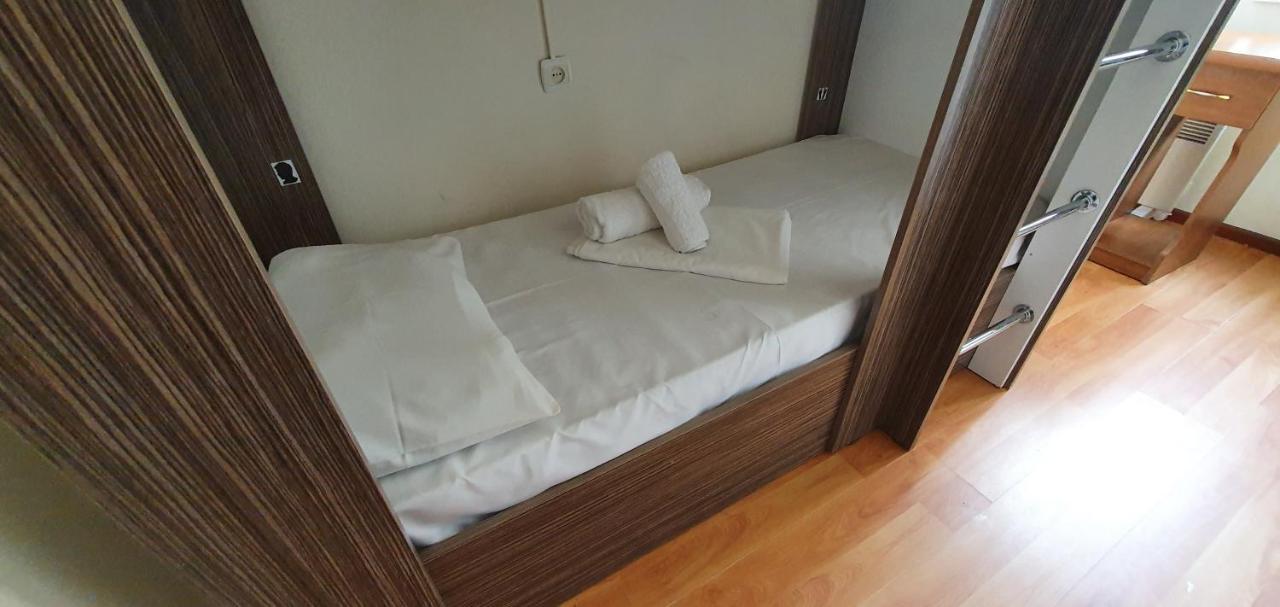 Tempus Hotel-Hostel Jerevan Buitenkant foto